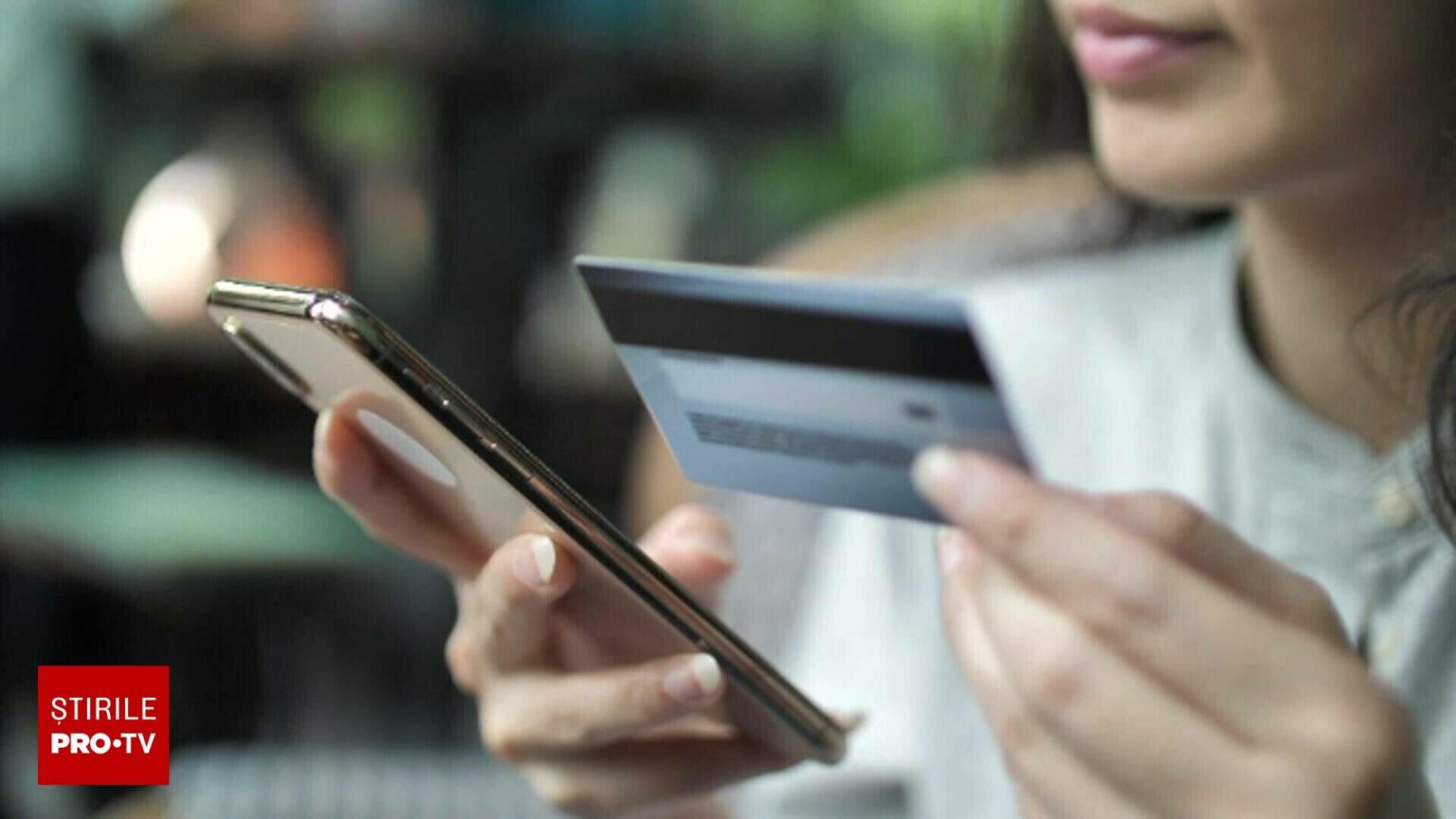 Romanians buy less due to high prices. Consumption decreases for the second month in a row