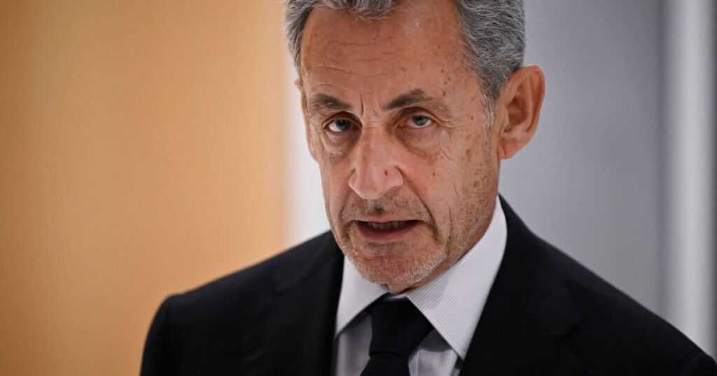 Why was Nicolas Sarkozy, lawyer, not disbarred from the Paris bar following his legal setbacks?
