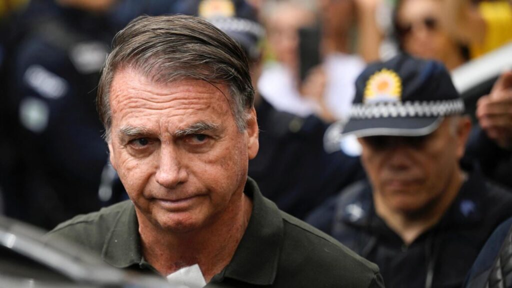 Brazil: out of options, Bolsonaro moves closer to prison