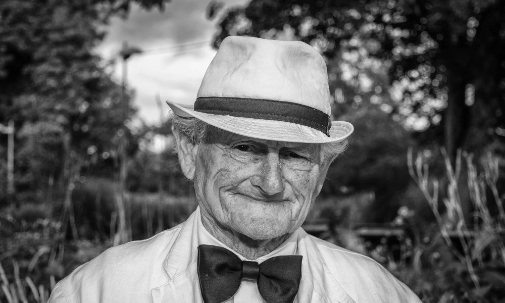 The last Frenchman to have known the country on a budget died yesterday at the age of 87