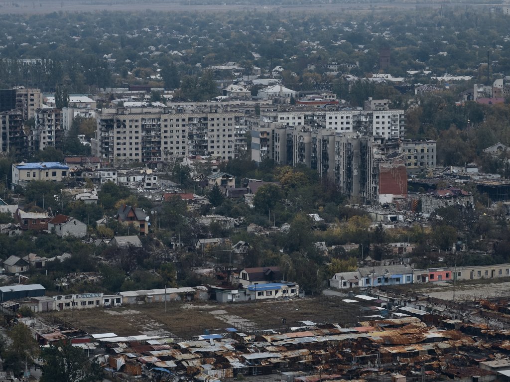 POKROVSK, UKRAINE - OCTOBER 7: A general aerial view shows the destroyed city covered in morning fog, following months of intense fighting near the front line, on October 7, 2025 in Pokrovsk, Ukraine. Flying drones over the area is extremely difficult due to widespread use of electronic warfare systems that disrupt the signal. Over the past 24 hours, Ukrainian forces have repelled more than 20 attacks by Russian forces along the Pokrovsk frontline, with some clashes ongoing, according to reports by Ukraine's Armed Forces. (Photo by Kostiantyn Liberov/Libkos/Getty Images)