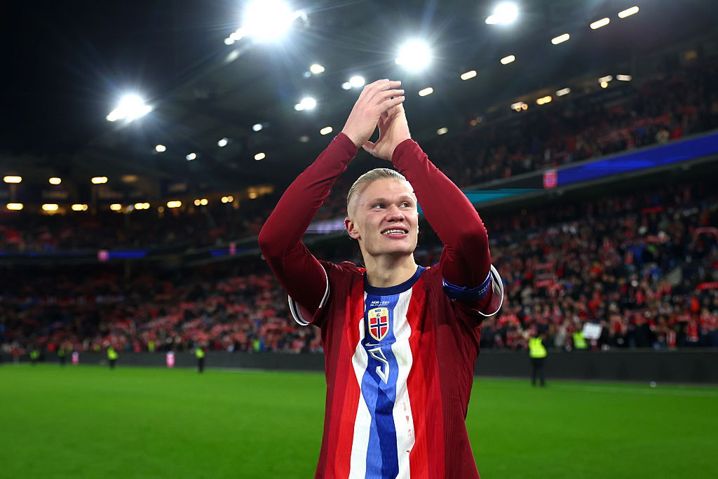 OSLO, NORWAY - NOVEMBER 13: Erling Haaland of Norway applauds the crowd following the FIFA World Cup 2026 qualifier match between Norway and Estonia at Ullevaal Stadion on November 13, 2025 in Oslo, Norway. (Photo by Joern Pollex - UEFA/UEFA via Getty Images)