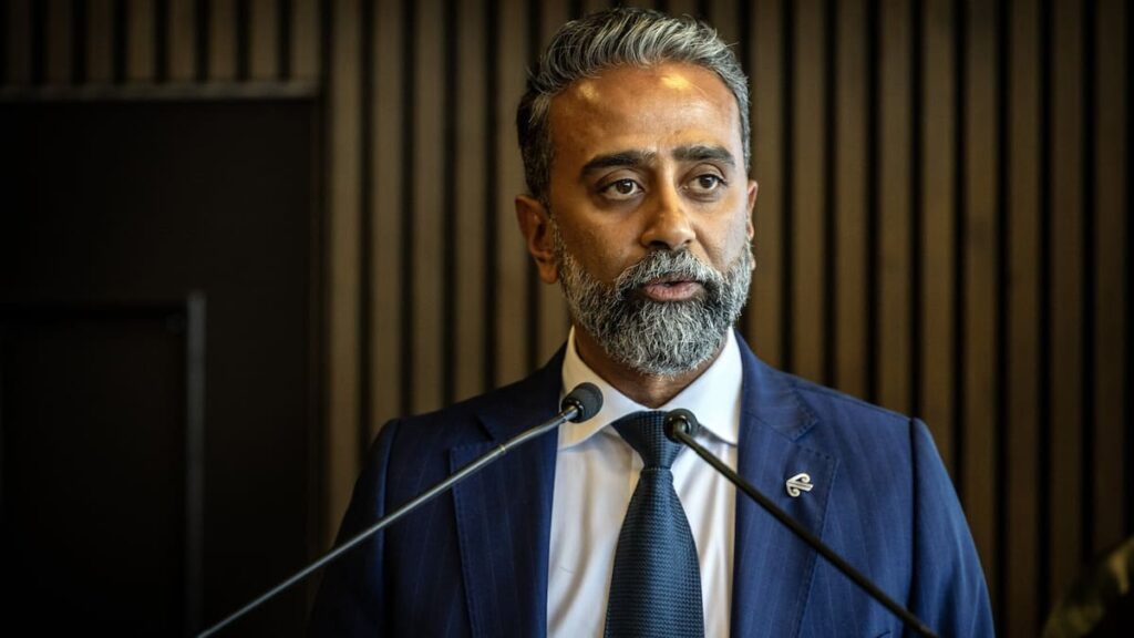 Air NZ strike could disrupt flights for up to 15,000 travellers ahead of Christmas