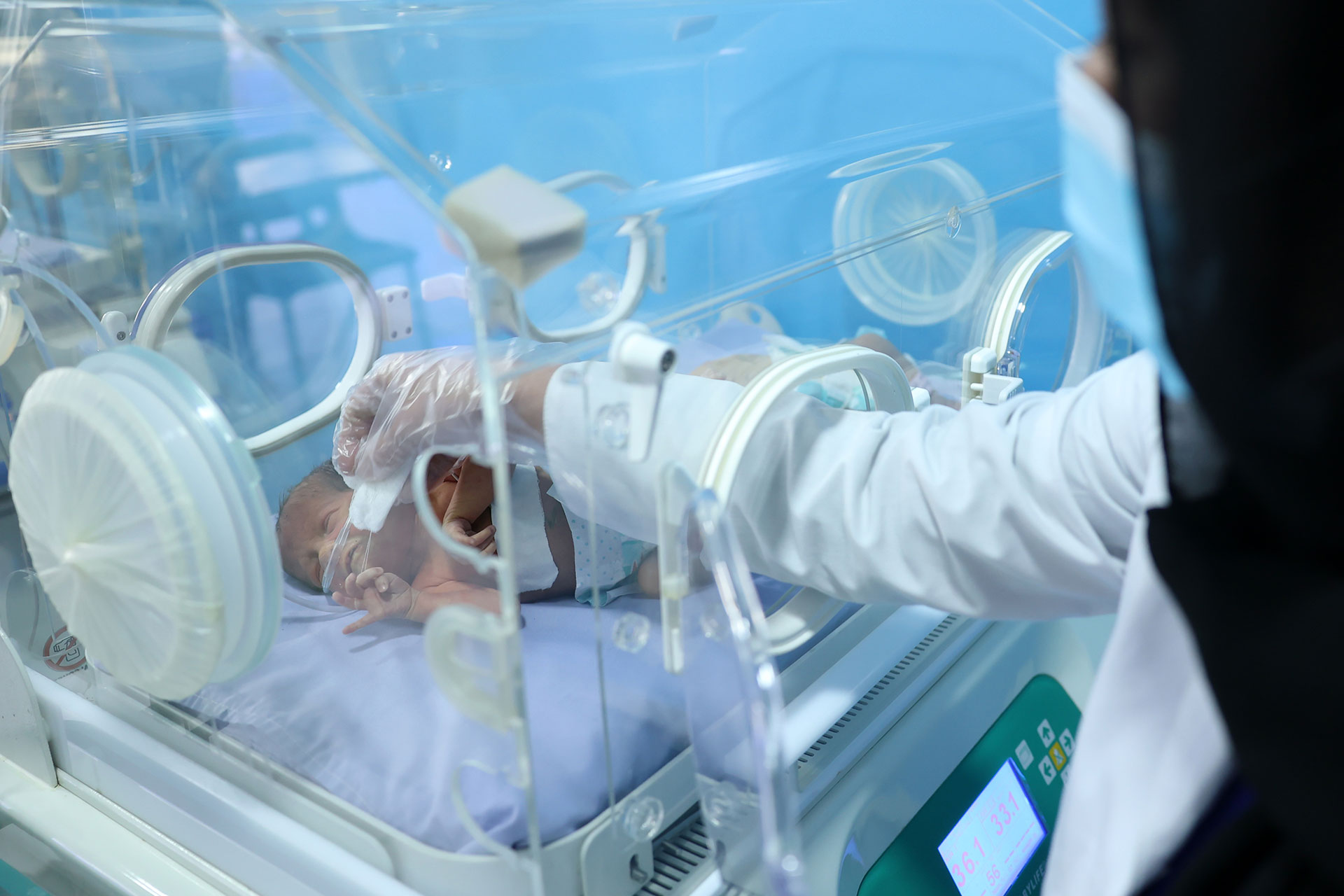 Health services at EU funded Faizabad hospital. © WHO / Zakarya Safari