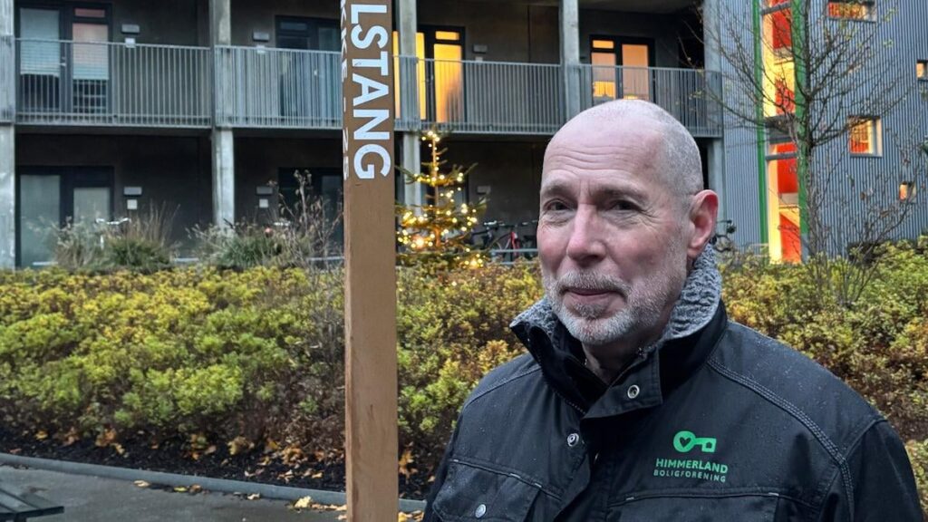 An end to brown hogwash at lampposts: Nativity figures are tied to cinnamon sticks