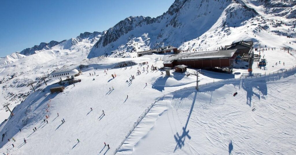 Concern in the skiing sector for the lack of seasonal workers for Entry/Exit