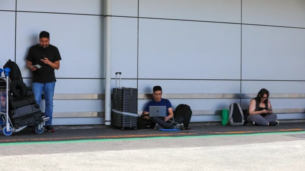 Airbus A320 software recall: NZ passengers speak of ‘chaos’, hours-long queues as issue paralyses airports