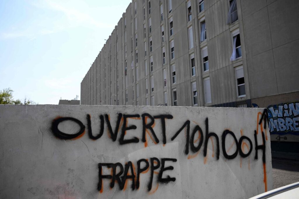 “It is sometimes the bourgeoisie in city centers who finance drug traffickers,” recalled Emmanuel Macron