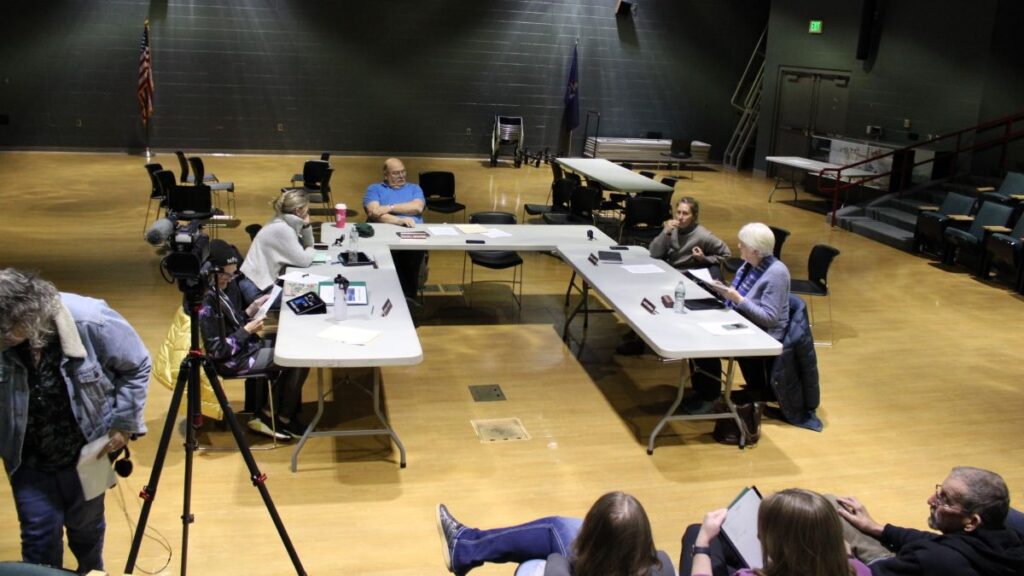 Norway officials receive a dozen town manager applications