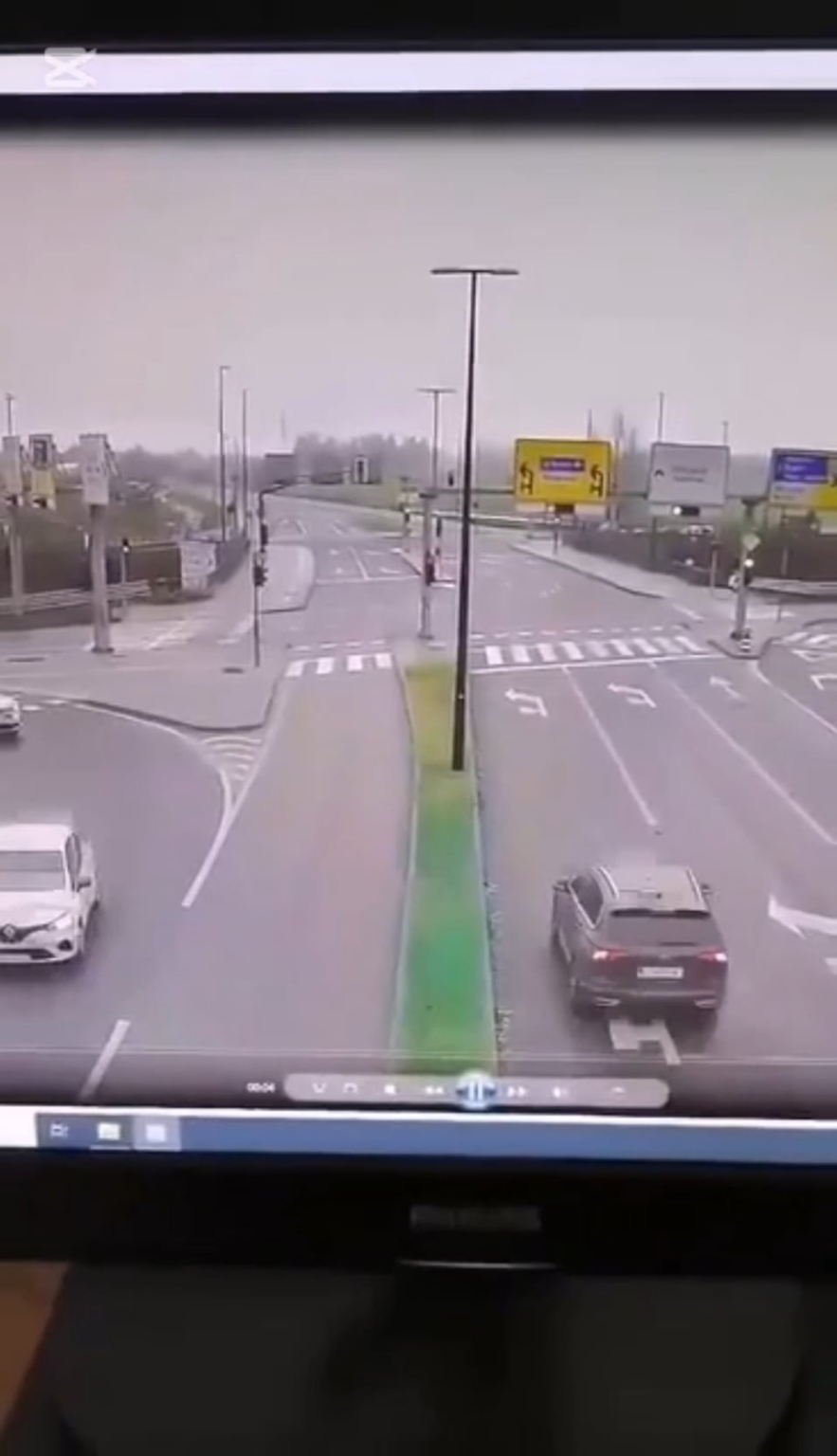 Do you remember that movie accident where blah two cars flipped around? Well, here you have a video of the accident