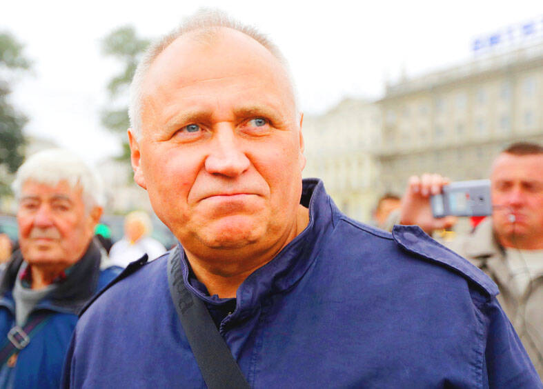 Politician Statkevich sent back to prison in Belarus
