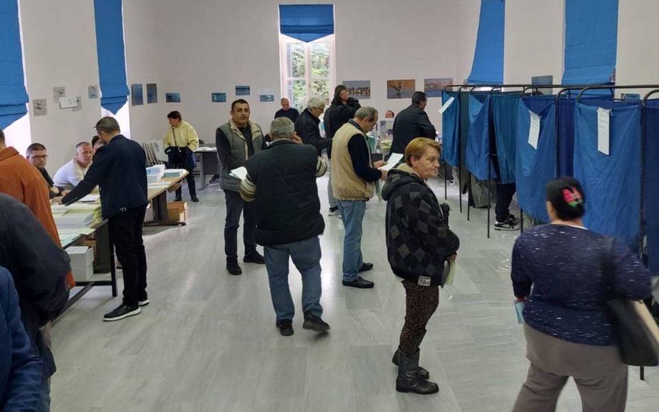 Solid turnout reported for New Democracy internal elections across Greece
