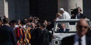 Support every peace initiative in Ukraine, urges Pope Leo