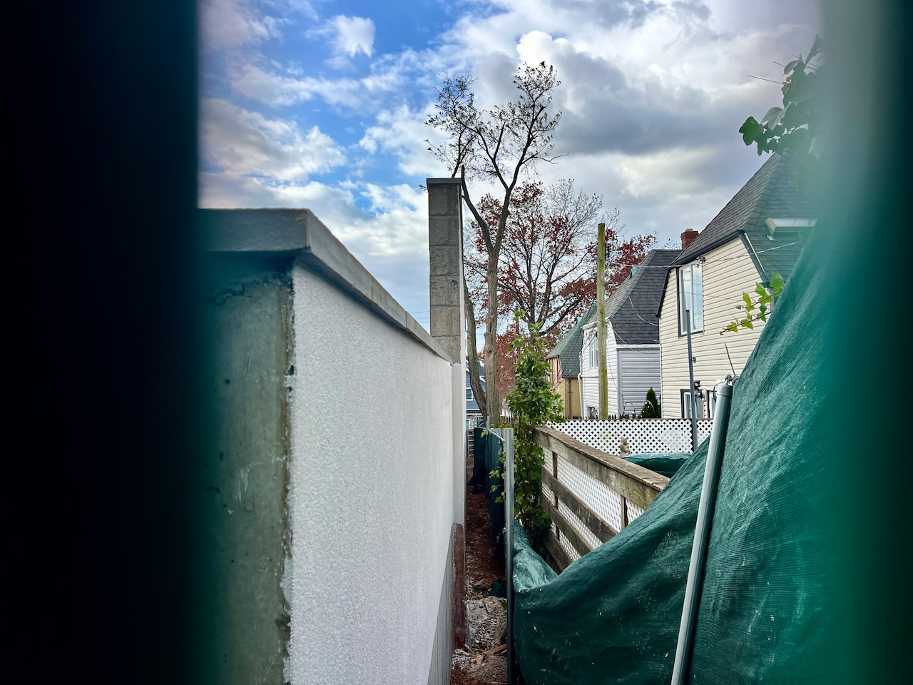 Staten Island resident describes living behind a battery energy storage site