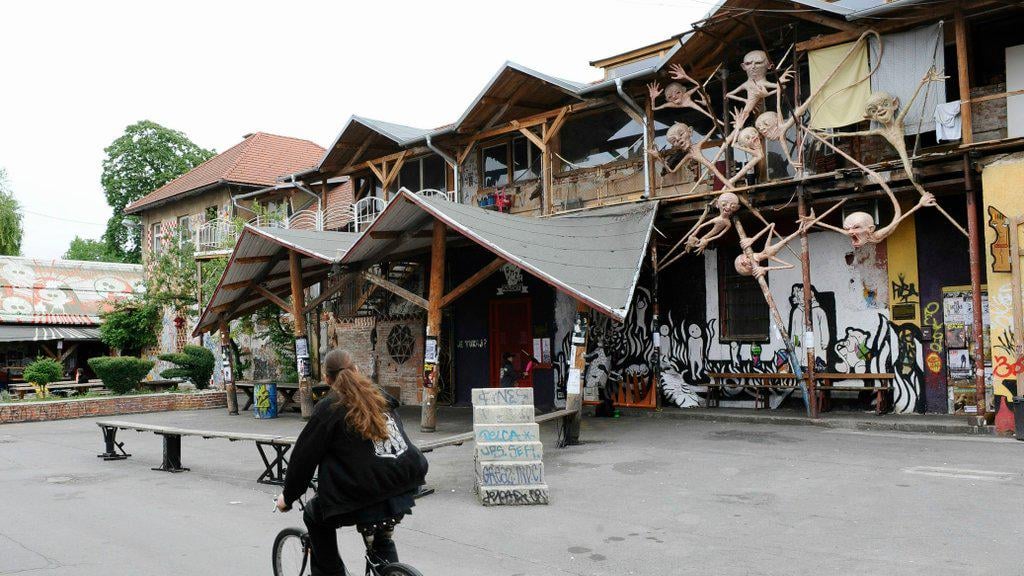 Slovenian judiciary: 7 and 4 years in prison for rape
