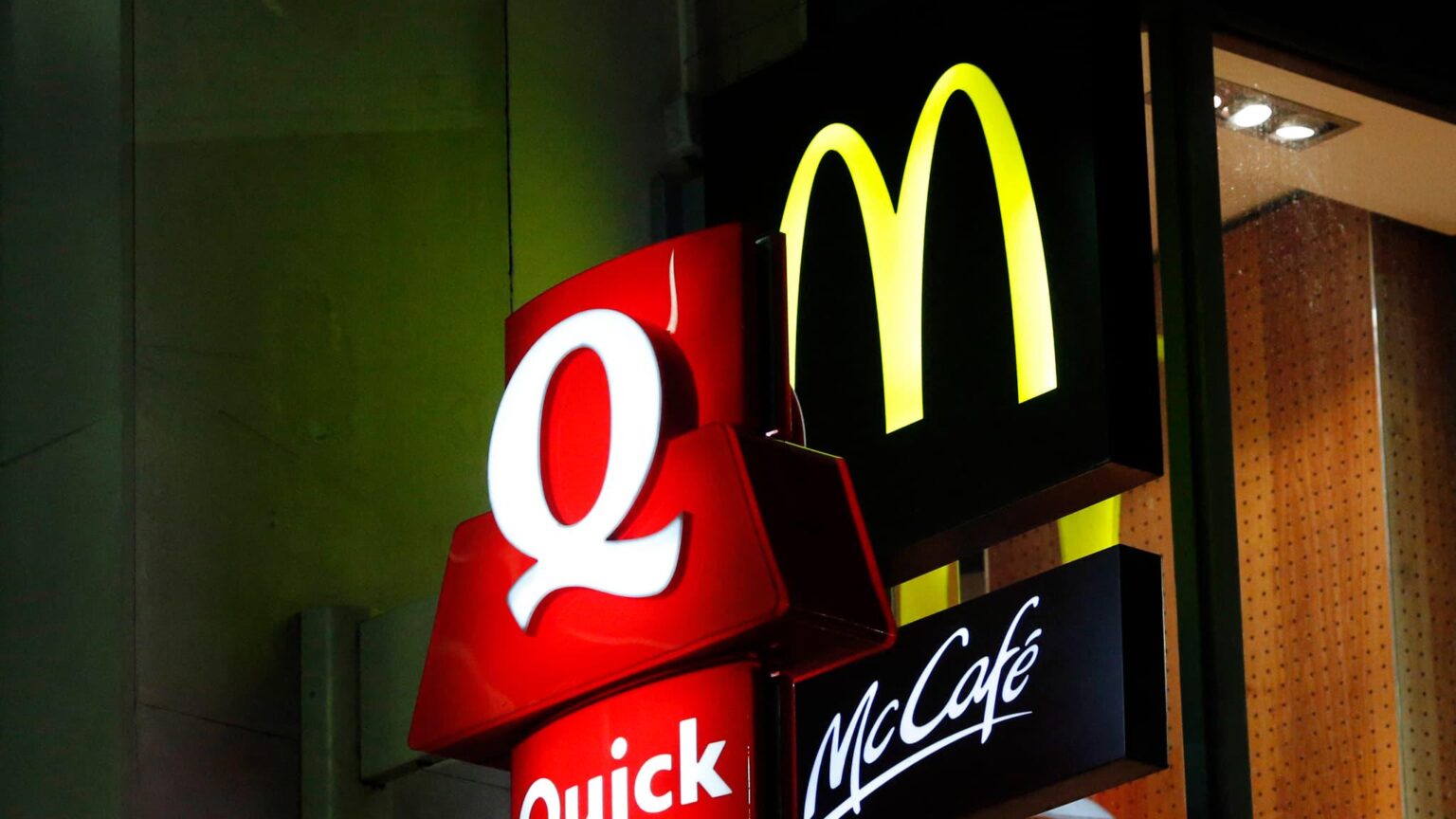 "Do you think people will buy less at McDonald's because it will be 8.25 euros instead of 8.10 euros?": MPs reject the "fast-food tax" which particularly targeted restaurants near schools