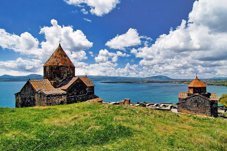 Aliyev (falsely) claims “Lake Sevan doesn’t exist” Armenian Weekly