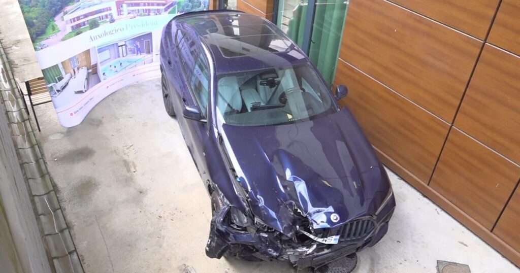 A former judge confused the pedals, causing an accident in Bihor. A young man in a wheelchair has died. Another, emergency surgery