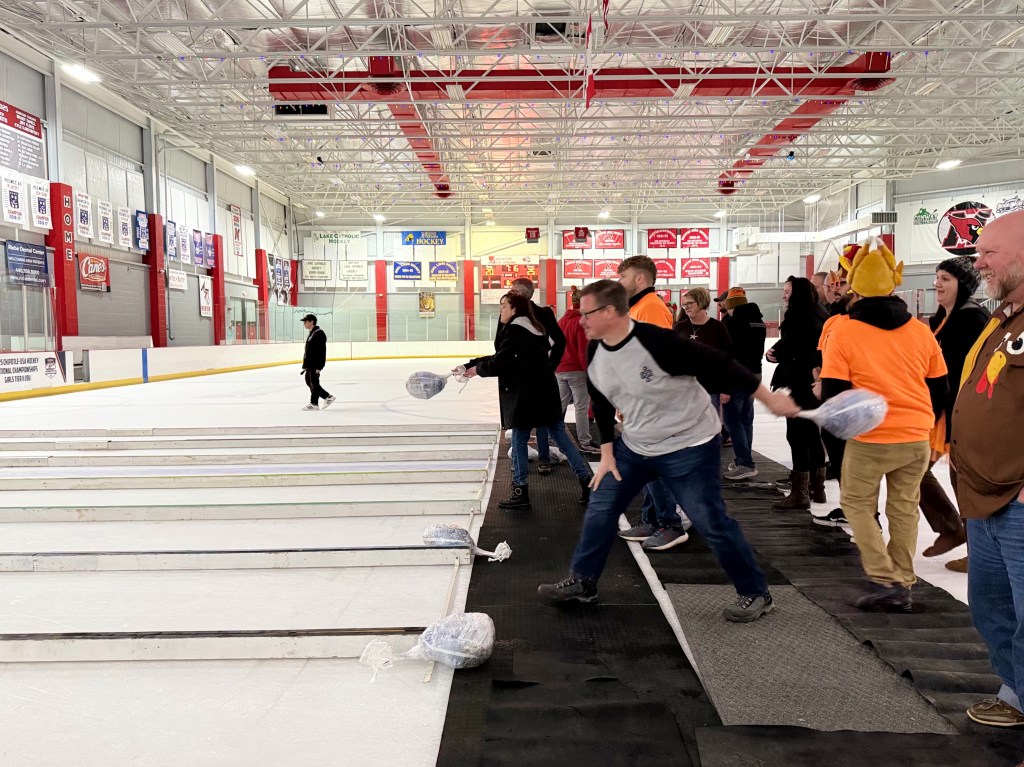 Mentor Ice Arena’s Turkey Roll event is ‘fun night out’ – News-Herald