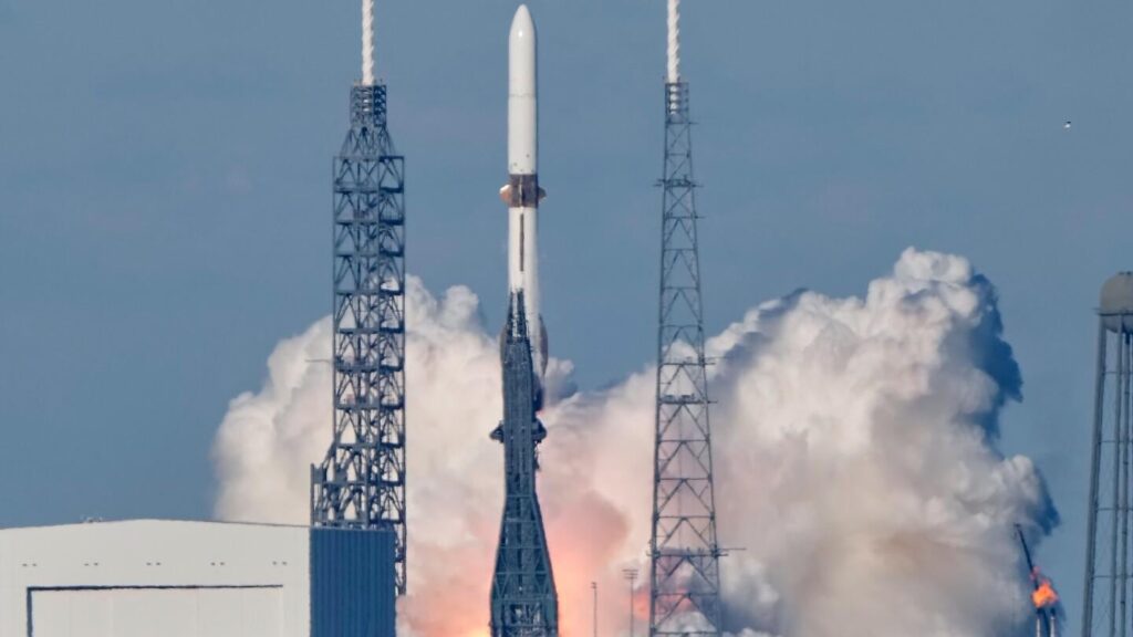 Blue Origin launches huge rocket carrying twin NASA spacecraft to Mars