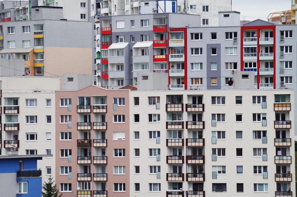 Real estate: One house is built per 1,000 inhabitants | Greece in the worst position in Europe with a complete absence of mapping, delays, slow building activity, bureaucracy and fragmented data that deprives the possibility of making targeted policy.