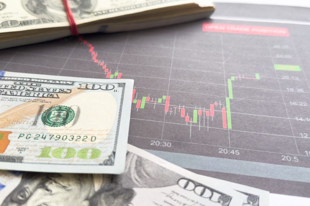 JP Morgan Executive Says Economy 'Gliding' Into 2026 In A 'Pretty Good Environment': Corporate America Absorbed Trump Tariffs Well - JPMorgan Chase (NYSE:JPM)