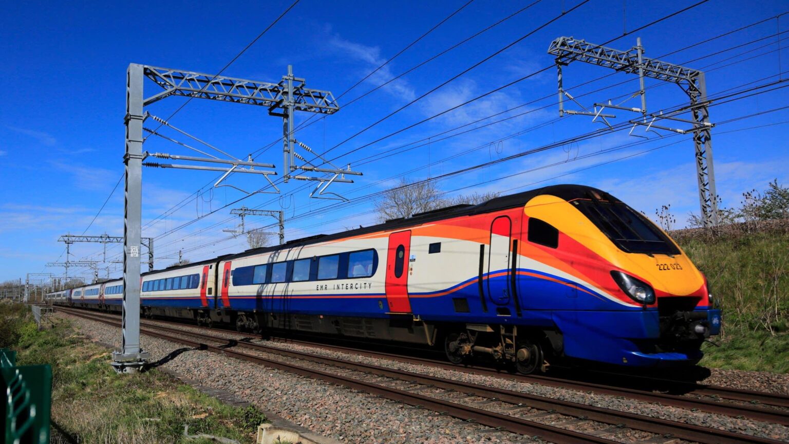 UK transport secretary says full electrification of railways ‘not affordable right now’