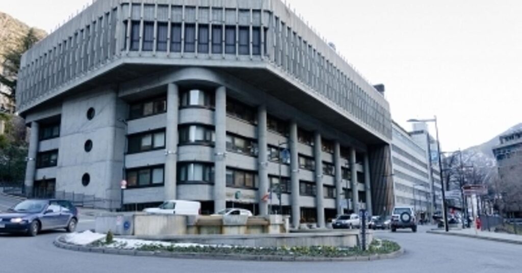 The budget for public personnel has increased by more than 30% in four years