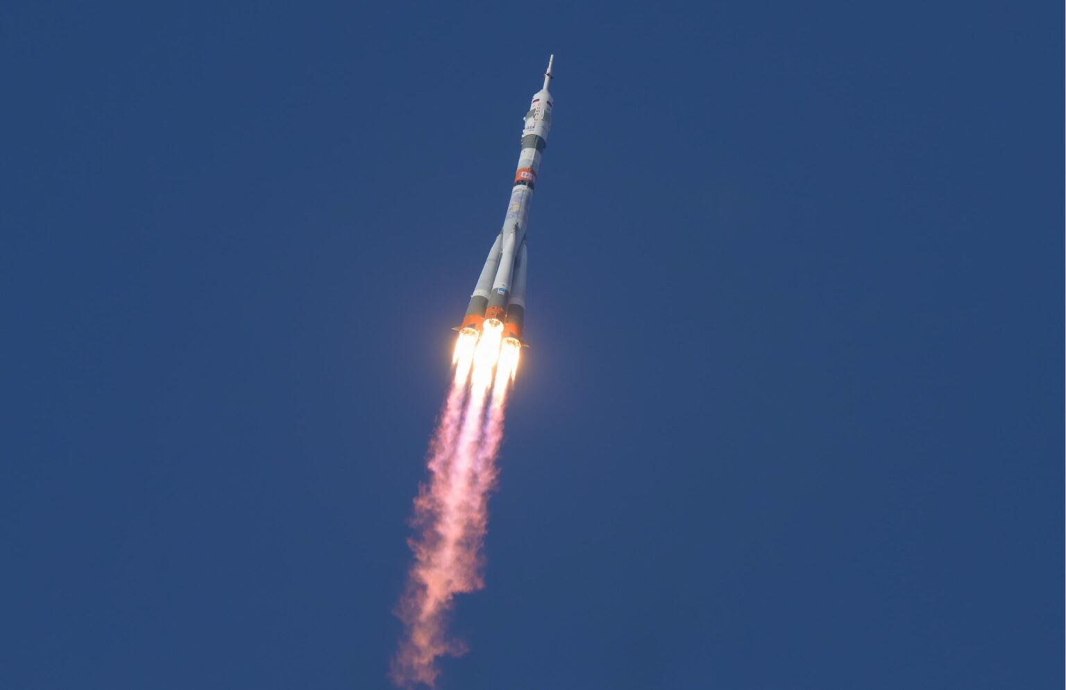 Soyuz transports new crew to ISS