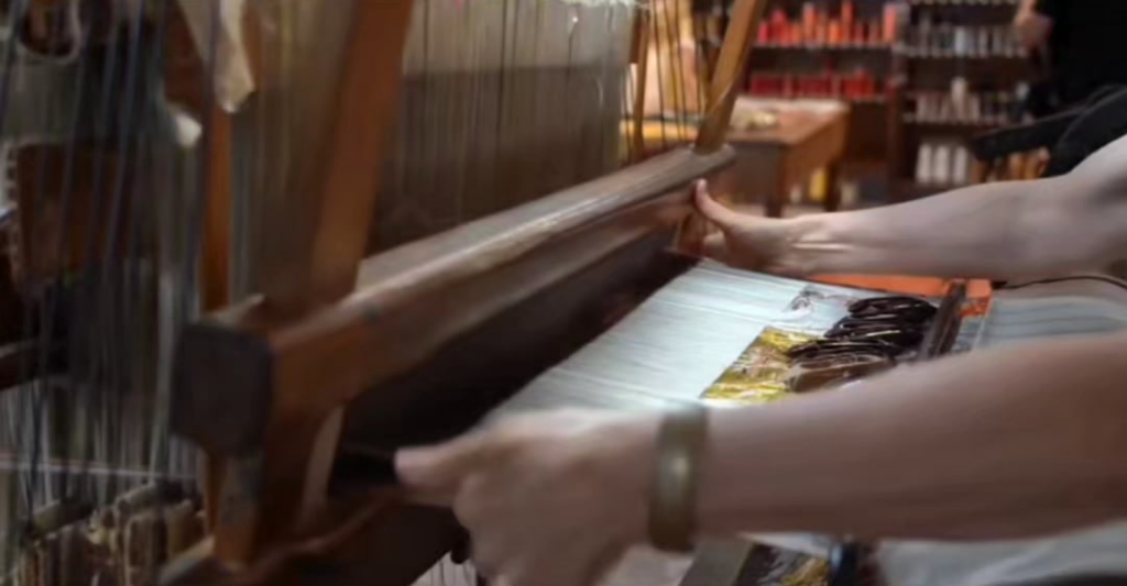 The making of a 19th-century valenciana dress.