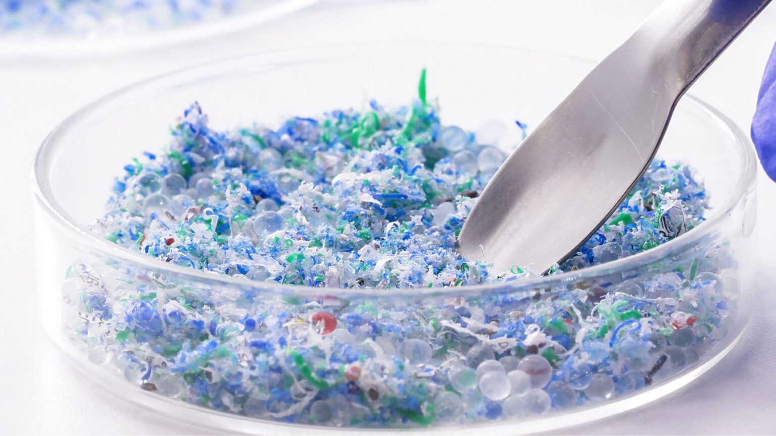 Researchers create programmable plastic that can self-destruct when triggered