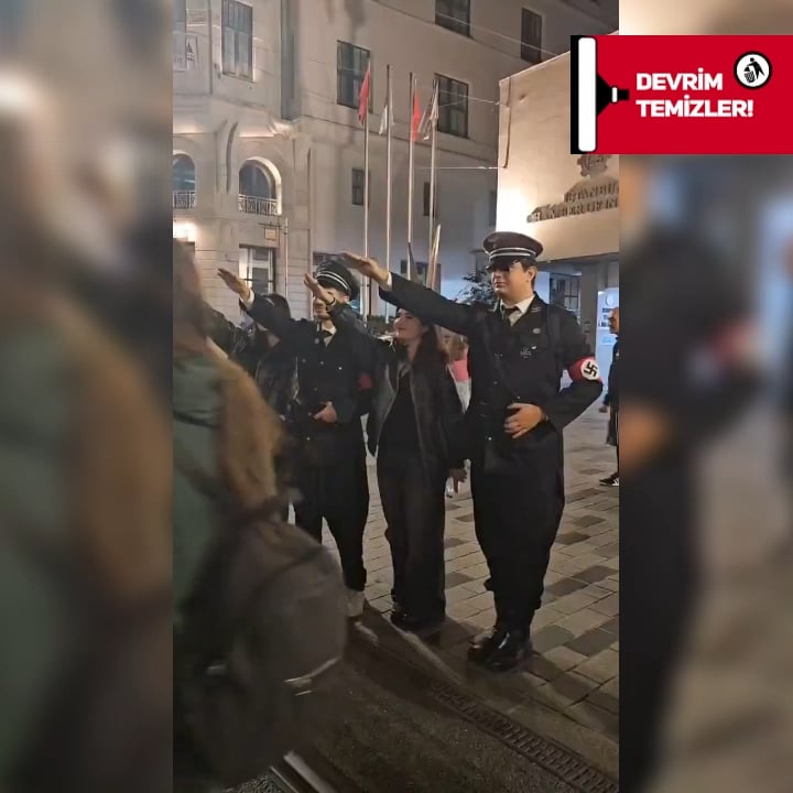 Young people pretending to be Nazis on Istiklal Street ran away as a result of the reaction of the citizens.