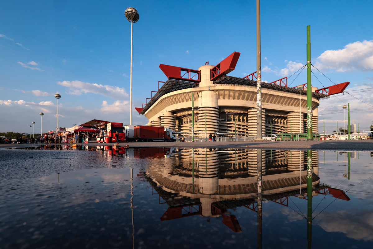 MILAN, ITALY - SEPTEMBER 23: A general view of the stadium reflected in rainwater prior to the Coppa Italia Frecciarossa Round of 16 match between AC Milan and US Lecce at Giuseppe Meazza Stadium on September 23, 2025 in San Siro, Italy. (Photo by Jonathan Moscrop/Getty Images)