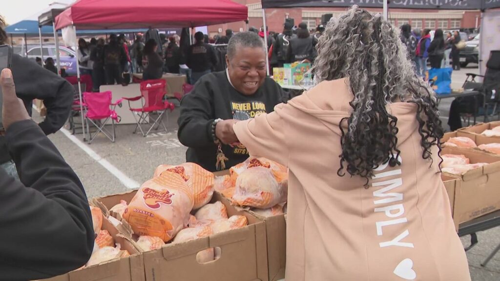 LIST: Thanksgiving food drives, turkey giveaways in the D.C. area on Saturday