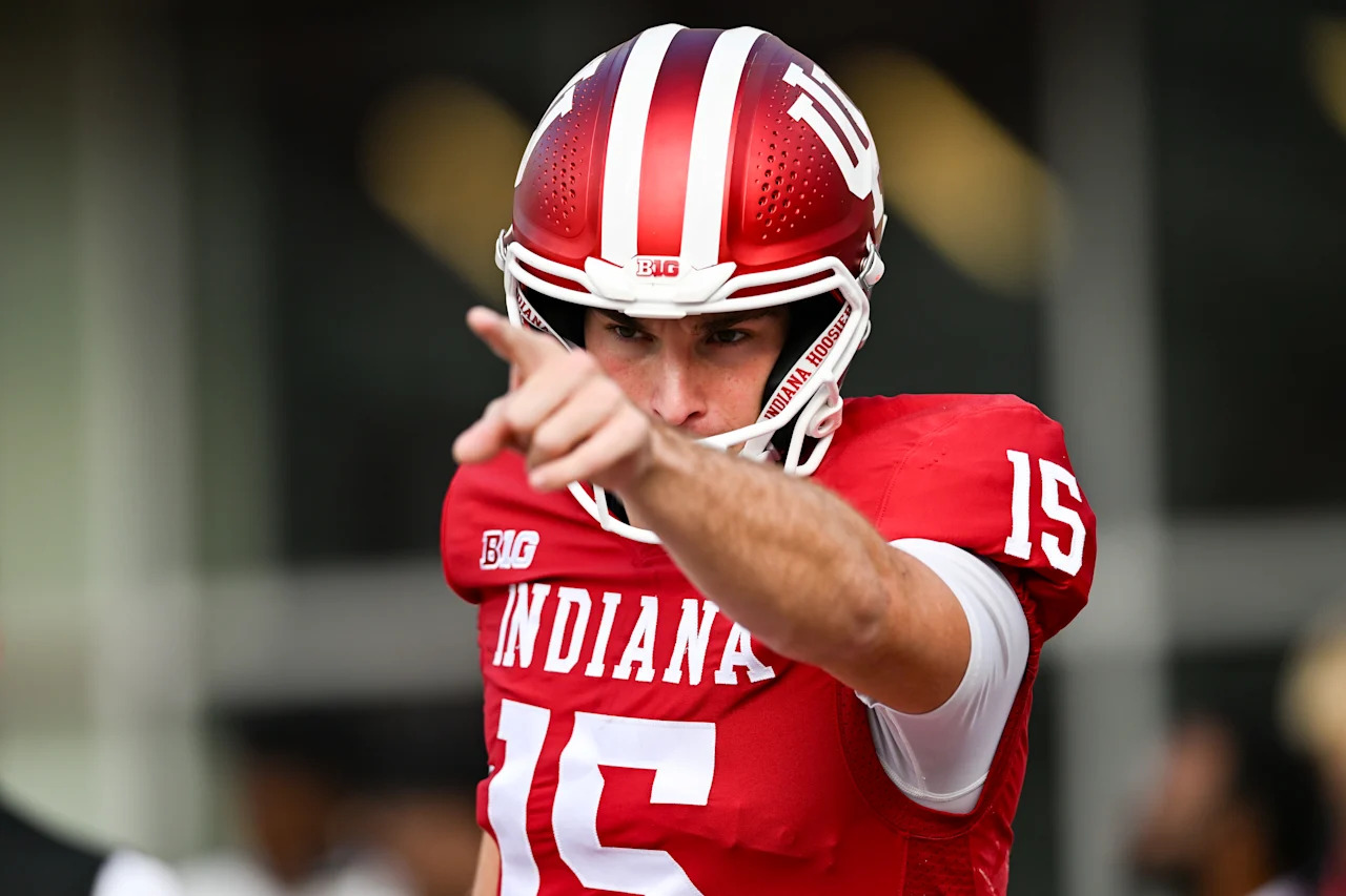 BLOOMINGTON, IN - NOVEMBER 15: Indiana Hoosiers QB Fernando Mendoza (15) warms up prior to a college football game between the Wisconsin Badgers and Indiana Hoosiers on November 15, 2025 at Memorial Stadium in Bloomington, IN. (Photo by James Black/Icon Sportswire via Getty Images)
