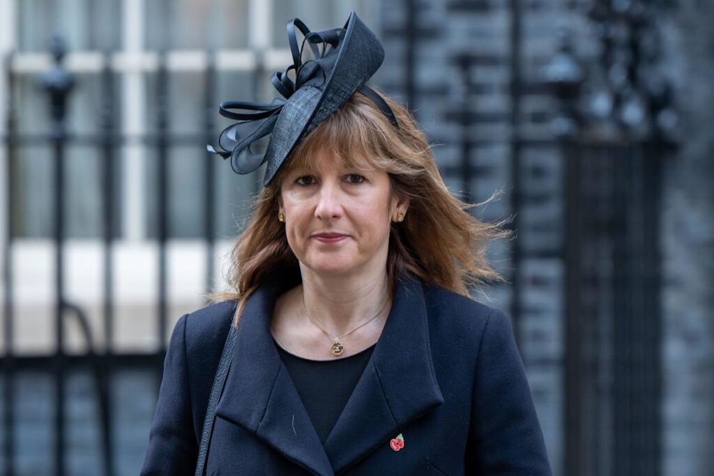 London slips as UK economic growth slows in blow to Rachel Reeves ahead of budget