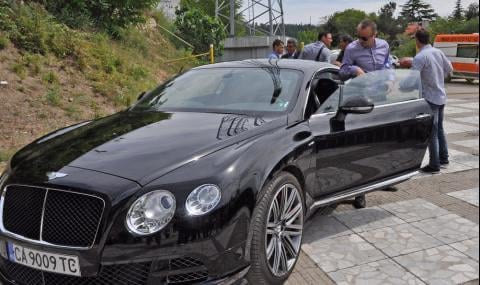 Berbatov is a smoker, a curmudgeon and an unpleasant person. 95% of our "stars" are like that.