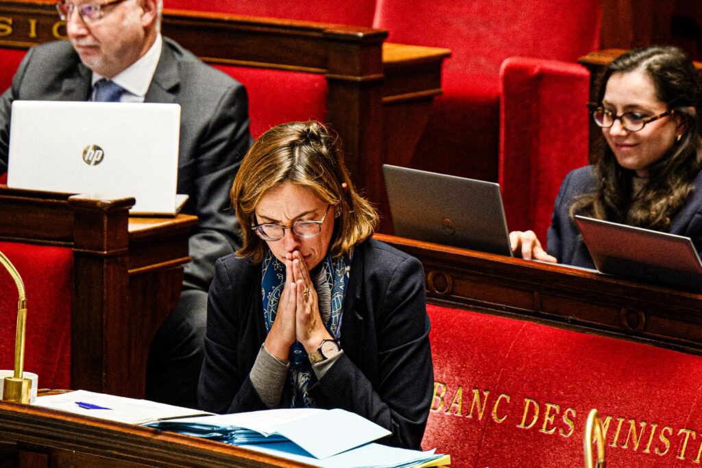 “The euro constitutes a powerful sedative in the face of France's budgetary drift” - Le Monde