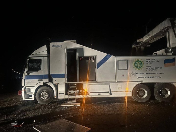 A mobile scanning system truck operated by the State Customs Service of Ukraine stands with visible damage after the overnight drone attack on the Orlivka checkpoint near the Romania–Ukraine border. (Source: State Customs Service of Ukraine)