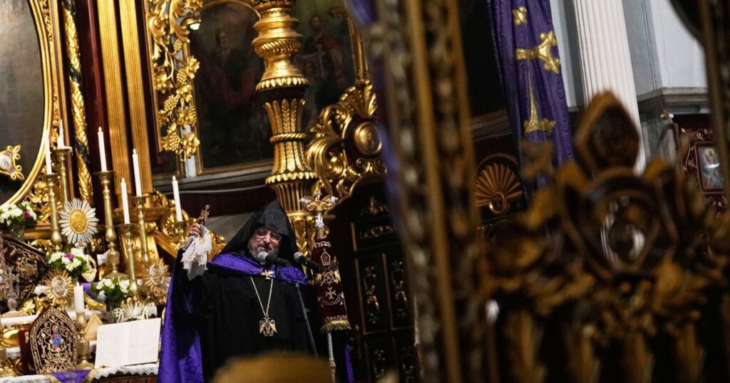 Pope Leo XIV prays at Armenian cathedral in Istanbul as Turkey and Armenia attempt reconciliation :: WRAL.com
