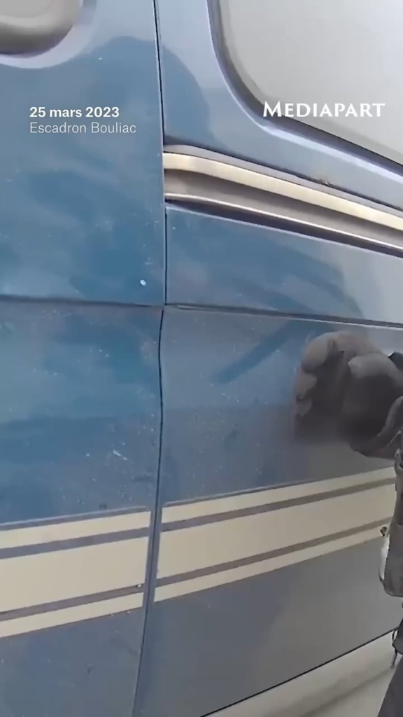 Unpublished images filmed by the gendarmes reveal police violence during the Sainte-Soline demonstration [Images du 25/03/2023, Mediapart]
