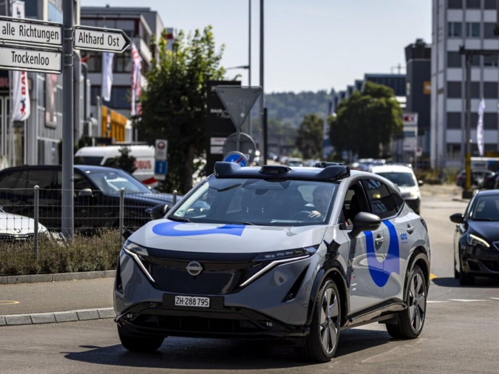 Road clear for Swiss self-driving car project | Switzerland has granted authorisation for self-driving cars in the Furttal valley in cantons Zurich and Aargau.