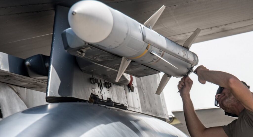 AIM-120D / Open source photo