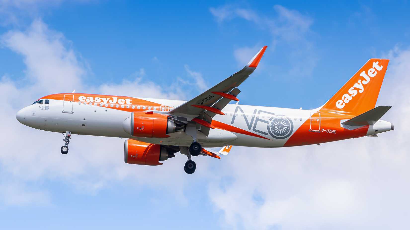 easyJet Airbus A320neo landing 