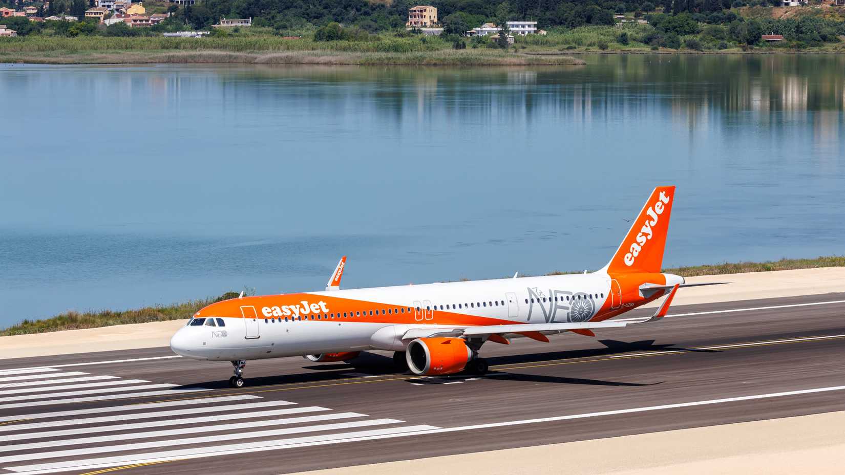 easyJet Airbus A321neo at CFU 