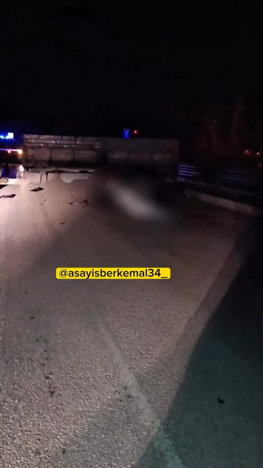 The motorcycle driver who crashed into a municipal tractor left in the middle of the road in Düzce Gölyaka lost his life.