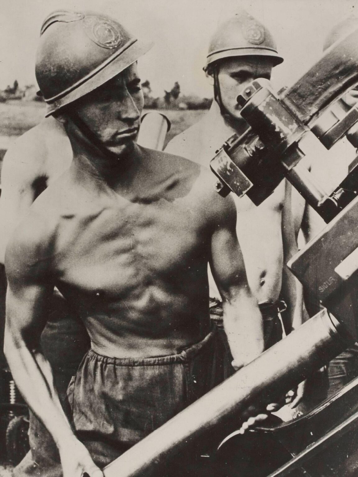 Romanian soldiers operating an anti-aircraft gun on the Eastern Front, 1942-1943