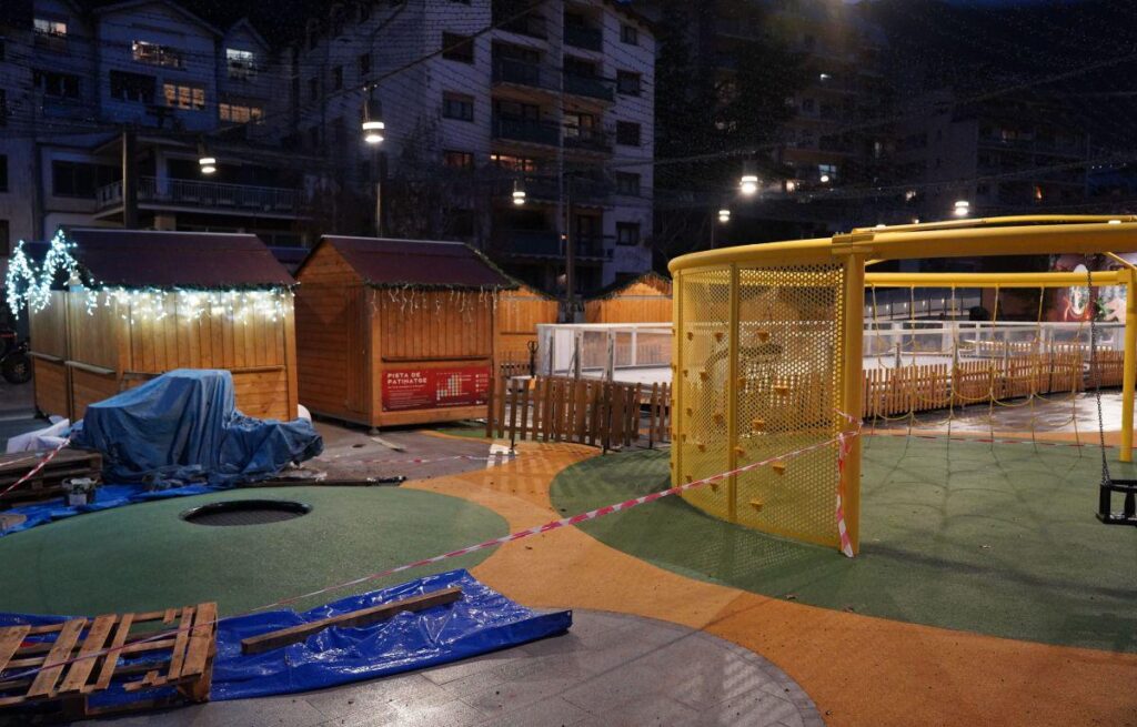 Leaks in the Vinyes car park reach the Batllia and 'threaten' to have to lift part of Plaça del Poble