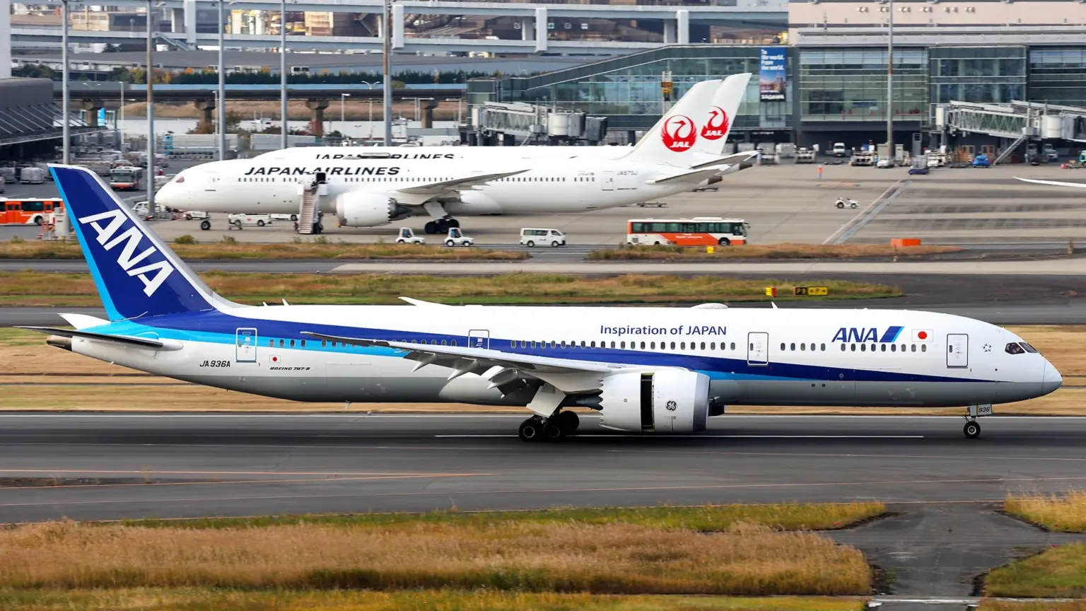 ANA and Japan Airlines Turns In-flight Dining into a Cultural Art Form All Nippon Airways or ANA Boeing 787 and Japan Airlines 787
