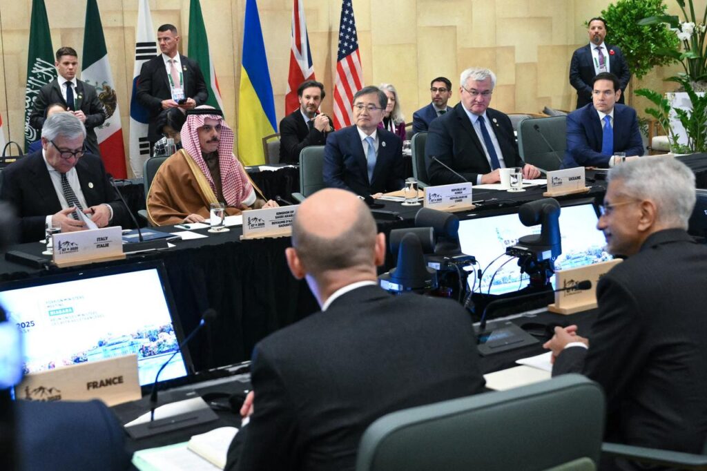 (L/R, top) Italys Foreign Minister Antonio Tajani, Saudi Arabias FM Faisal bin Farhan, South Koreas FM Cho Hyun, Ukraines FM Andriy Sybiga, and U.S. Secretary of State Marco Rubio attend a G7+ session on maritime security during the G7 Foreign Ministers Meeting at the White Oaks Resort in Niagara-on-the-Lake, Canada on Nov. 12, 2025. (AFP Photo)